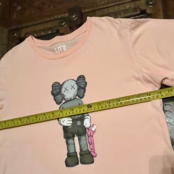 KAWS x Uniqlo Companion Tee Pink Shirt US Size Large Elephant - Picture 6 of 9